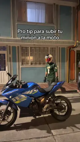 Casi no podemos 🥲 #bikergirl #parejas #gixxer #caida #contenido 