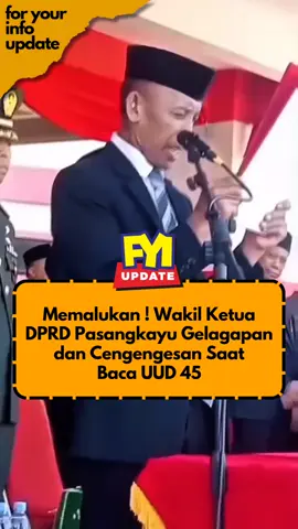 Viral di media sosial, Wakil Ketua DPRD Pasangkayu, Sulawesi Barat, tampak kesulitan saat membacakan Teks Pembukaan UUD 1945 dalam upacara Hari Kesaktian Pancasila di tingkat kabupaten, Rabu (1/10/2025). Dalam video yang beredar, pejabat tersebut terlihat berulang kali terbata-bata saat membaca teks di podium, meski didampingi sejumlah pejabat lain. Momen ini menuai sorotan warganet, karena pembacaan teks UUD 1945 dinilai sekaligus mempertanyakan kesiapan sakral dalam upacara kenegaraan, seorang pejabat daerah dalam menjalankan tugas resmi. 📽️ Uak Akrim Nursin