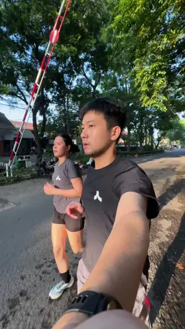 [waktu kami] eps02 saturday run edition at Bandung. abis lari ku terus makan hahaha @miu  Outfit: @Manta Liberta  Bubur: @Toko Bubur DPR  •morning •run •routine •activities •bandung •lautanapi •parisvanjava •bubur •outfit •ootd
