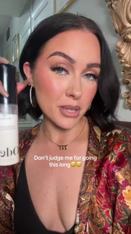 I just wanna help don’t judge me k thanks 😅😹🫶🏽 #dryshampoo #darkhair #hairwash 