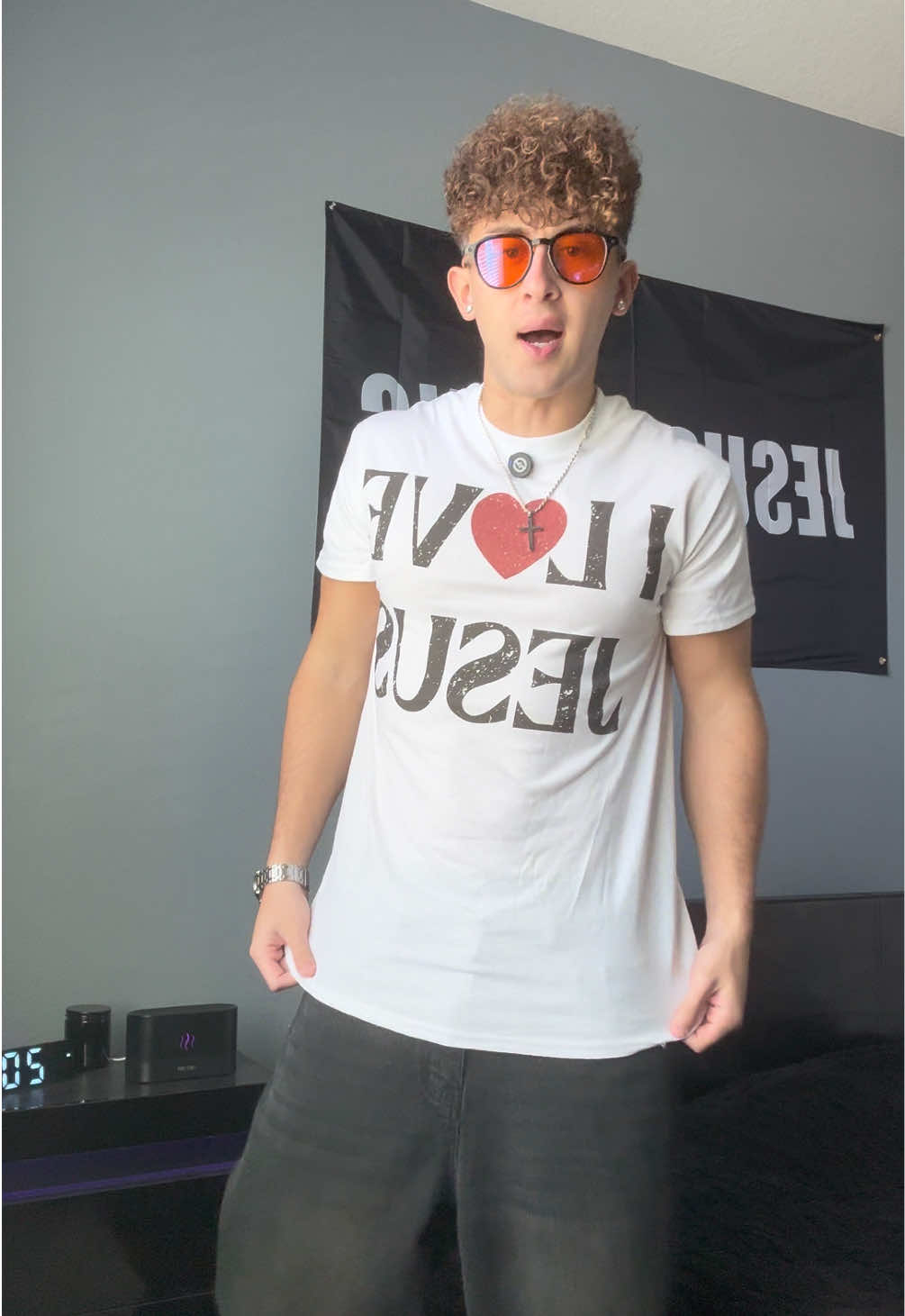I LOVE JESUS🙏🏼🙏🏼🙏🏼 #jesuslovesyou #fashion #christiantiktok #fallclothes #jesusshirt 