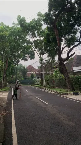 Jalan pagi, udara dingin, rumah2 belanda dan sarapan enak 🌿  #bandung #jalanpagi #bandungvibes #fyp #sarapanpagi 