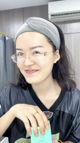 សេវាកម្មពេញនិមយ នៅគ្លីនិកមៀរ៉ា XOMAGE 💉🧬 ធ្វើអោយស្បែកមុខ ស ភ្លឺថ្លា នឹងមានសណើម បំបាត់មុន ស្នាម រោល 😘🥰