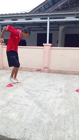 latihan futsal H ke 2 💪yg video terakhir hujan turun gerimis 🌦✨#viralkan2025 #kembalilatihan🔥🔥   #futsalindonesia #futsalprofissional #fypppviralltiktok 