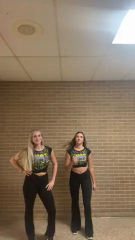 game dayyy #poms #fnl #fyp #makeusfamous #dance @🌻alaina🌻 @Faith H @Natalie Neary 