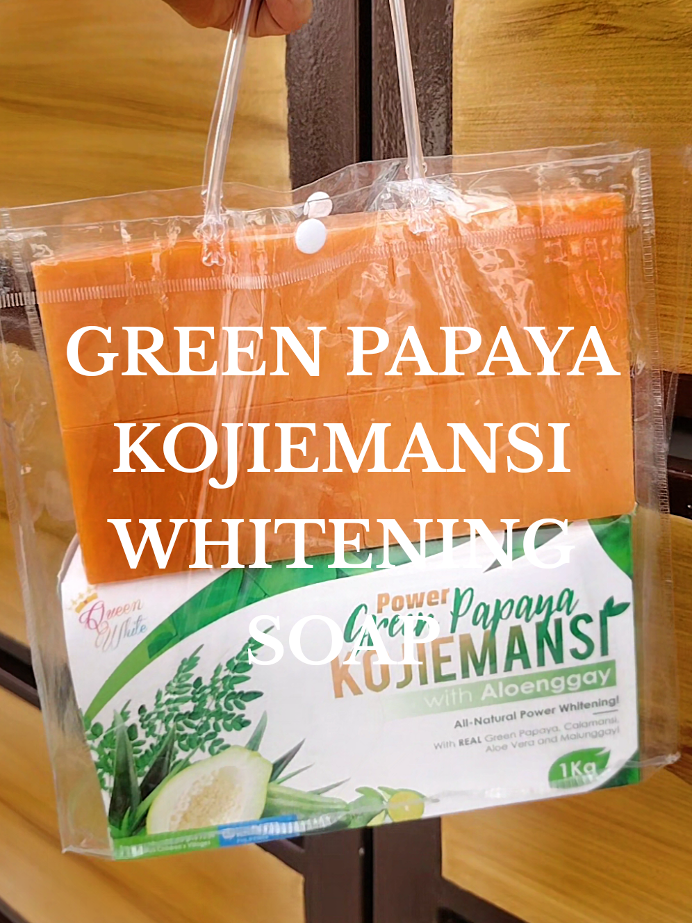 Green Papaya Kojiemansi with Aloenggay by QueenWhite Helps reduces acne and removes deadskin that can clog pores. Skin whitening decreases melanin production #queenwhite #Kojiemansi #kojic #whiteningsoap #skincareroutine 
