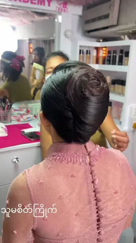 Myanmar’s first ever Makeup Su Mon’s Mobile Makeup Studio car in Mandalay city #PPAmakeupacademy#makeupartist #mobilemakeupstudio #mandalay #09788810004 
