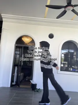 Rutin harian wajibb..sy xmknnasik lemak pagi2 tauu…minum ayqq kopi ni ja #eyzazakiey #coffeelover #ayaqkopihaluih #sumud 