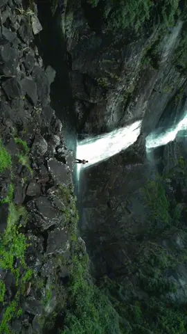 #creatorsearchinsights We can never have enough of nature.
.#waterfallsrilanka #travelgram #likes #Love                 