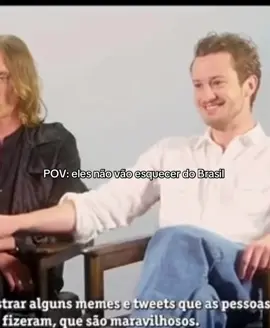 Certeza que o Brasil marcou hahahah que tempo bom #jamiecampbellbower #josephquinn #brasil #strangerthings 