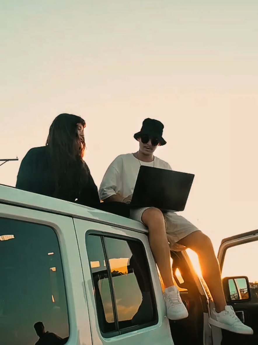 SOFIA REYES: #musica = si me ven llorando. #sofiareyes #🖤  #sofiareyessimevenllorando #simevenllorando 