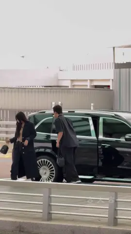 JENNIE at ICN Airport on her way to Paris for the Chanel Fashion Show #jennie #blackpink #parisfashionweek 