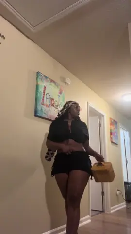 Would say something “katchy” but I already got your attention 😏. #foryou #outside #goyard #edhardy #overlyloaded🍑 