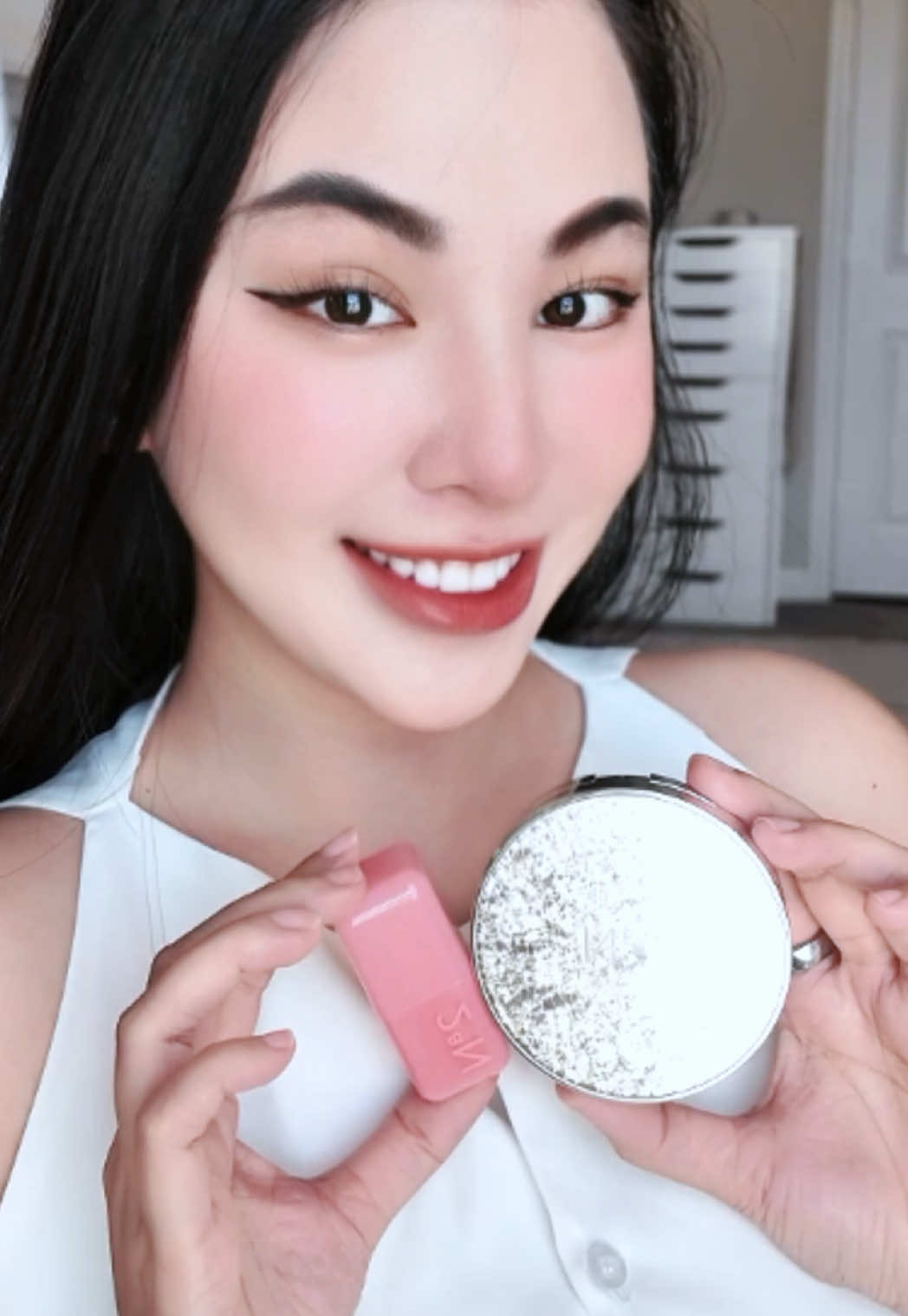 I’m obsessed! Glowy, flawless skin in seconds 💫 Meet the 2aN Gleaming Tension Cushion  — with just one light press, my skin instantly looks brighter, smoother, and perfectly porcelain 😍. 👀✨ If you spot this at your local TJ Maxx, don’t miss the chance to grab it! 🏷️@2aN Official #2an #2ancushion #blushstick #kbeauty #tjmaxx