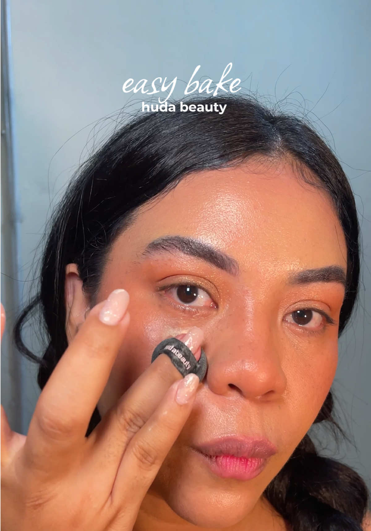Usé el Easy Bake Loose Powder de Huda Beauty y la diferencia habla sola  ✨ Amiga, vea esa diferencia ¿Ya lo probaste? 🔥 @Huda Beauty  #Easybake #hudabeauties  #hudabeauty #grwmreel #loosesettingpowder 