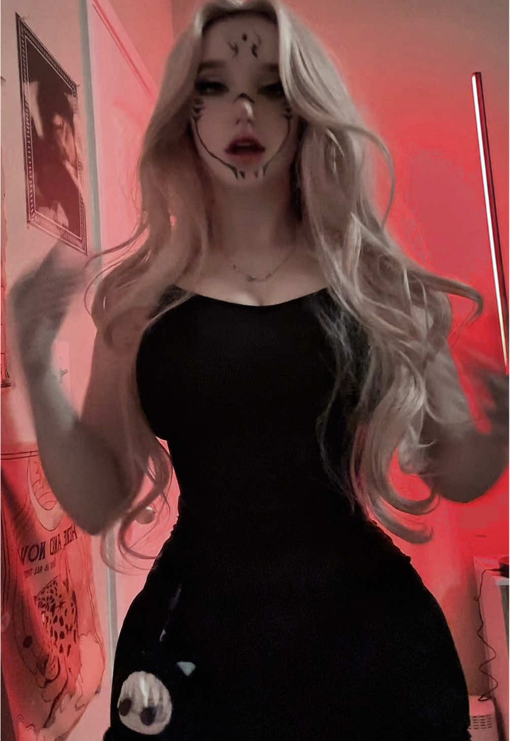Peep my gojo labubu #cosplaygirl #jjk #sukuna #dancetrend #phonk 