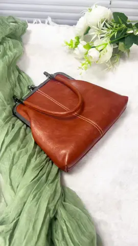 Fashionable slim bag 💼 #ElevatedHome #bags #handbag #WomenBags #fyp #singleshoulderbags #tiktokshop #tiktok #versatile #eveningbag #prettybag #elegent #ElevatedHome 