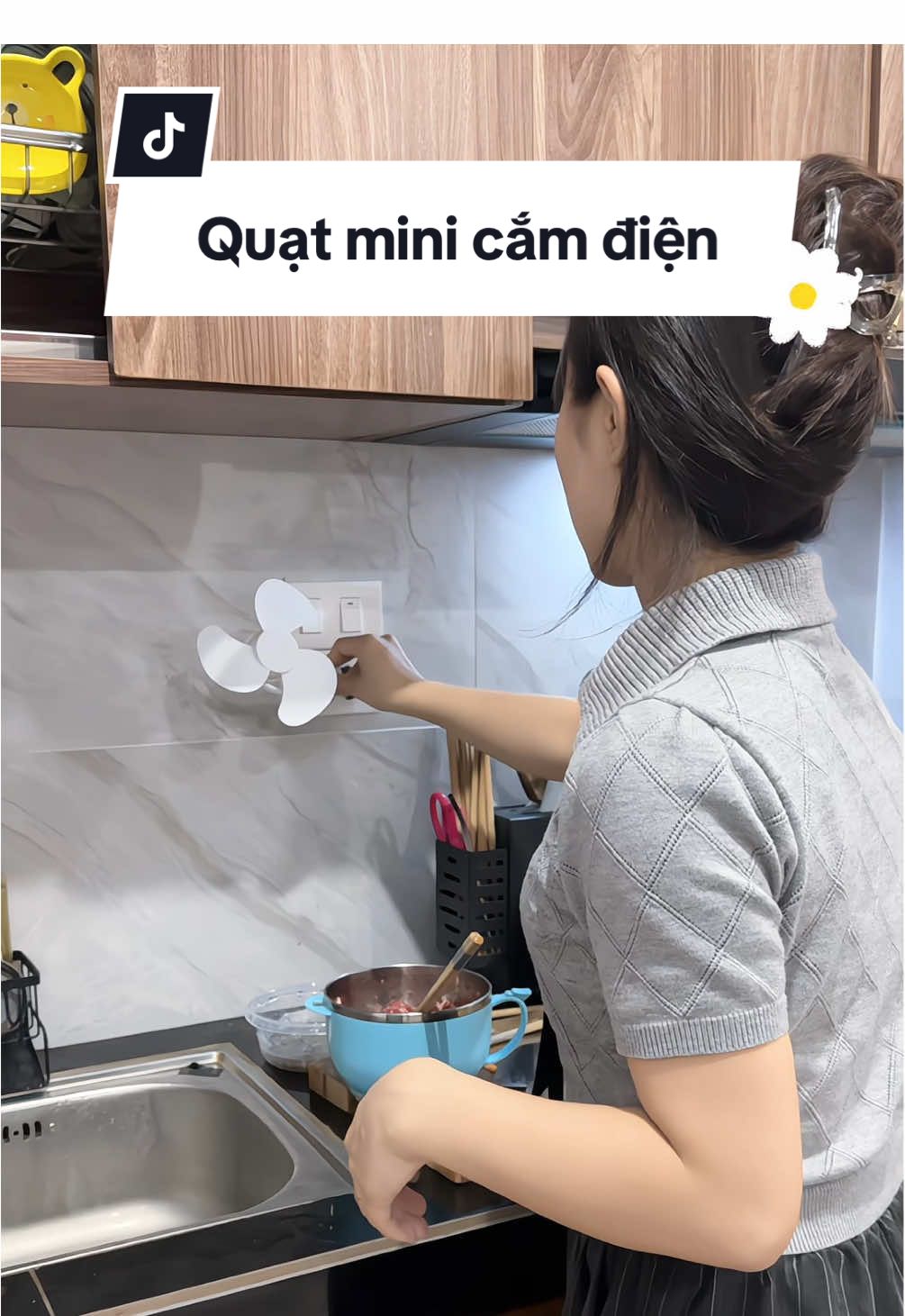 Quạt mini treo nhà vệ sinh hay nhà bếp đều được. Nhỏ thôi mà mát rượi #quatmini #quatnhavesinh #quatnhabep #xuhuongtiktok #mebeerriviuuu