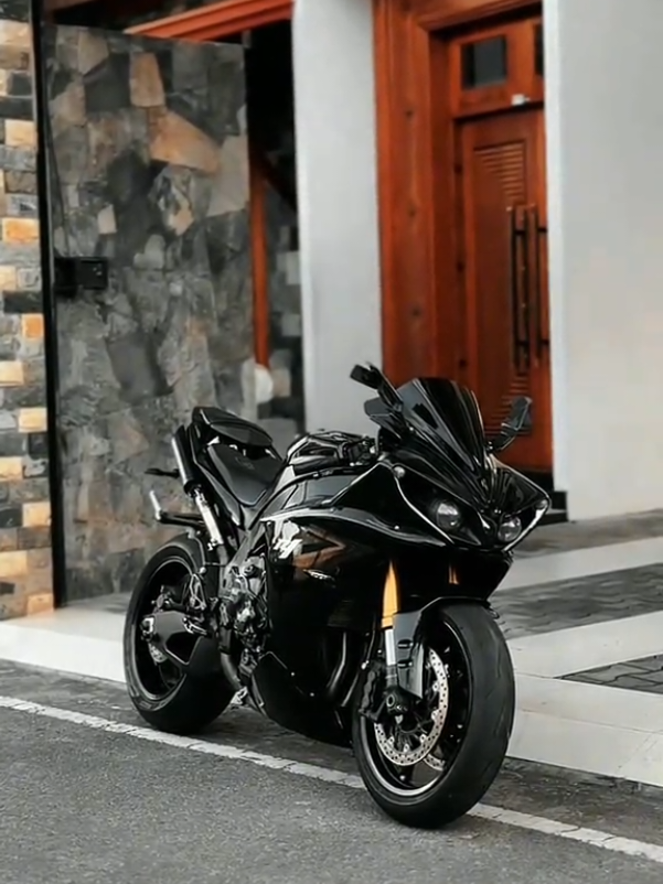අඩිය තියන්නෙ උඩට හොදට හිතලයි 💯🔥 #yamahar1 #viral #r1 #bikelover #toothless 🦋✨