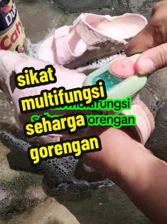 sikat multifungsi seharga gorengan.#sikatmultifungsi #sikatmurah #sikatsandal #sikatbaju #sikatviral 