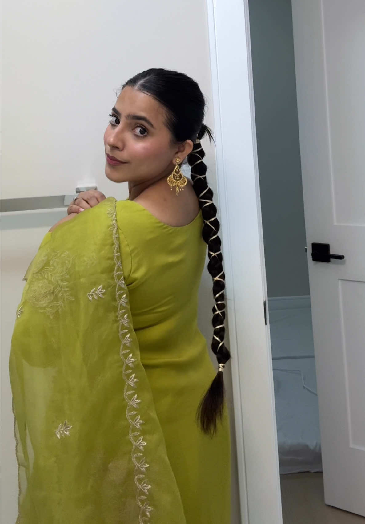 #decentmakeoversbysimran #yegmakeupartist #yegmua #yegmakeupartistry 