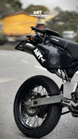 දැන්නම් නිහඩයි අපි 😯#ANT🐜 #viralvideo #srilanka🇱🇰 #dtrackersupermoto #fypシ 