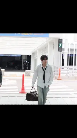[STARPIC] BTS V Departure - at Incheon Airport 20251004 #taehyung #kimtaehyung #bts #xuhuong #xuhuongtiktok 