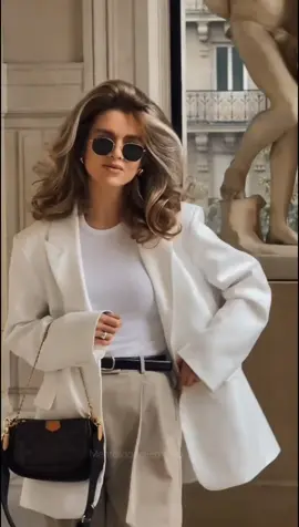 Seja honesta: a mulher que você sonha ser vai exigir um preço alto. 💸 Ela vai custar lugares, pessoas e hábitos que você ama, mas que não te levam para onde você quer ir. Não adianta sonhar em ser uma empresária de sucesso, uma mulher independente e livre, se você continua dizendo 