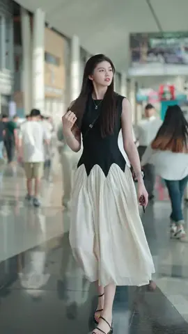 #Fair Skin and Beautiful Face #Beautiful Lady #Car Model Shang Yuting 