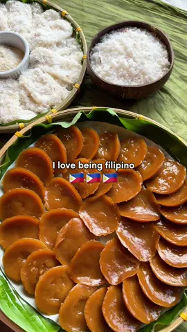 & I wouldn’t want it any other way 🙂‍↔️🇵🇭 - the delicious filipino food / boodle fight was prepared by Fiesta Sa Barrio (@fiesta_sa_barrio on IG) 🤤 if you’re in the Glendale, CA area, def check them out! It’s one of my favorite places to eat especially with friends during the holidays 🫶🏽 - what’s your all time favorite filipino dish?? mine is okoy 😤🦐 #fahm #kamayan #pinay 