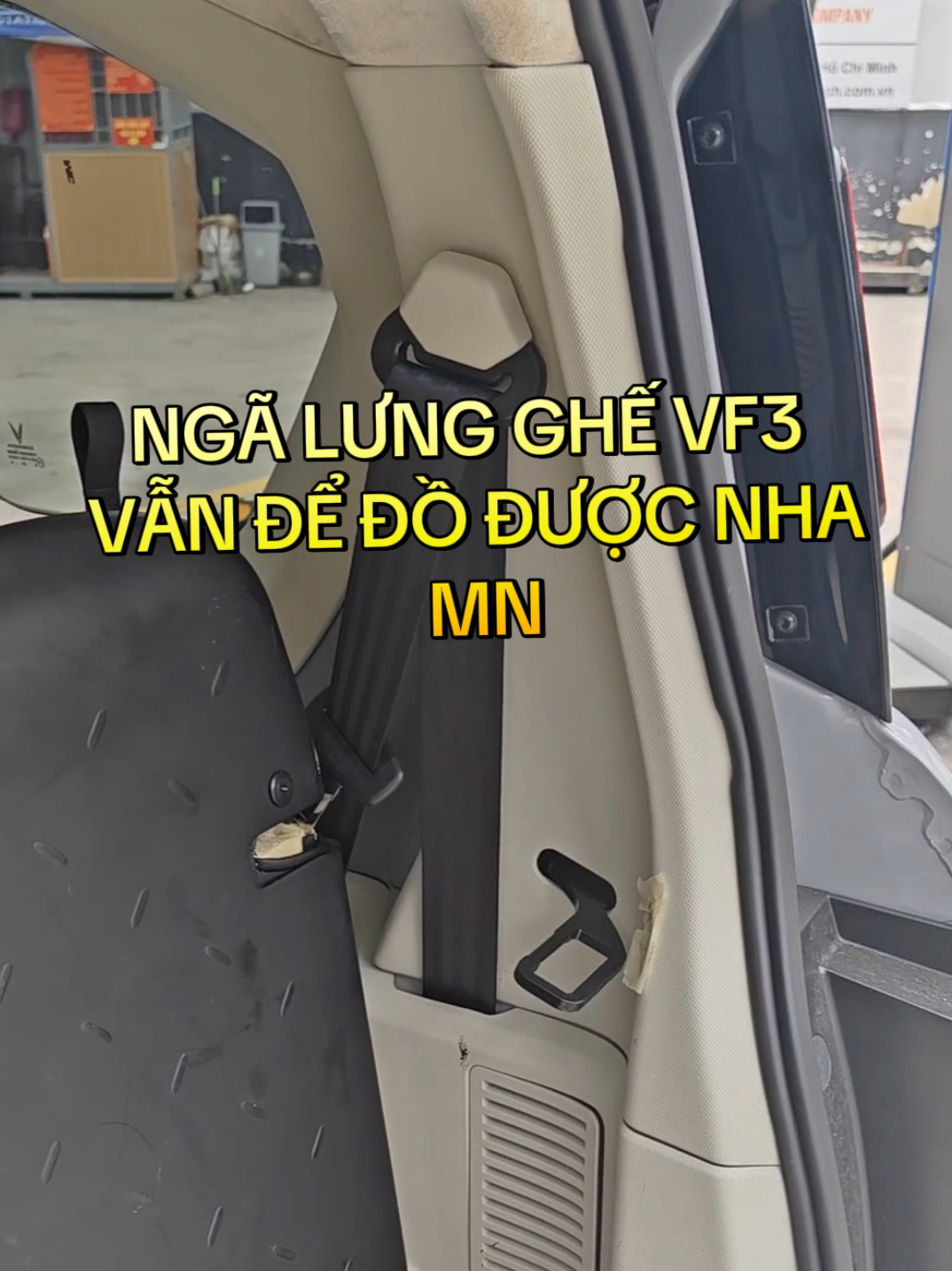 Nhiều bác hỏi gắn này thế nào thì shop có clip hướng dẫn gắn , bấm vào giỏi hàng cũng có clip lắp rồi á. Ai xài ốp lưng ghế thì bị cấn xíu như em. Mà vẫn để thêm đồ đc nha. #vf3 #vinfast#phukienvf3 #ngaghevf3 