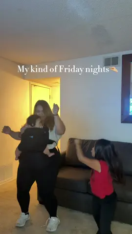 Friday Nights💃🏻🪩 #babycarrier #momcozy #friday 