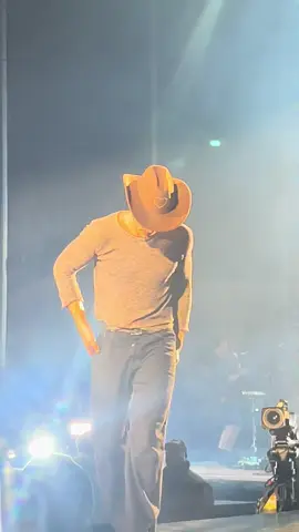 Never going to recover #shawnmendes #ontheroadagaintour #forresthills 