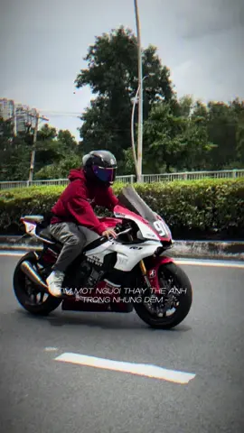 Vẫn là chiếc R15 độ Body 4 máy đây 😁👊#R15#yamahar1#tunhaysuy#xhhhh 