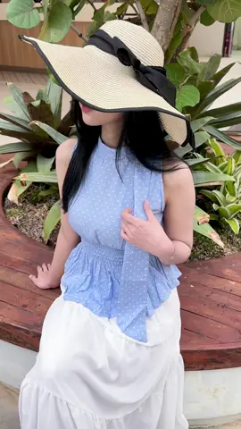 Polkadot never goes out of style 💕 NONA Polkadot Top siap nemenin OOTD manis kamu ✨ Casual bisa, chic juga bisa!