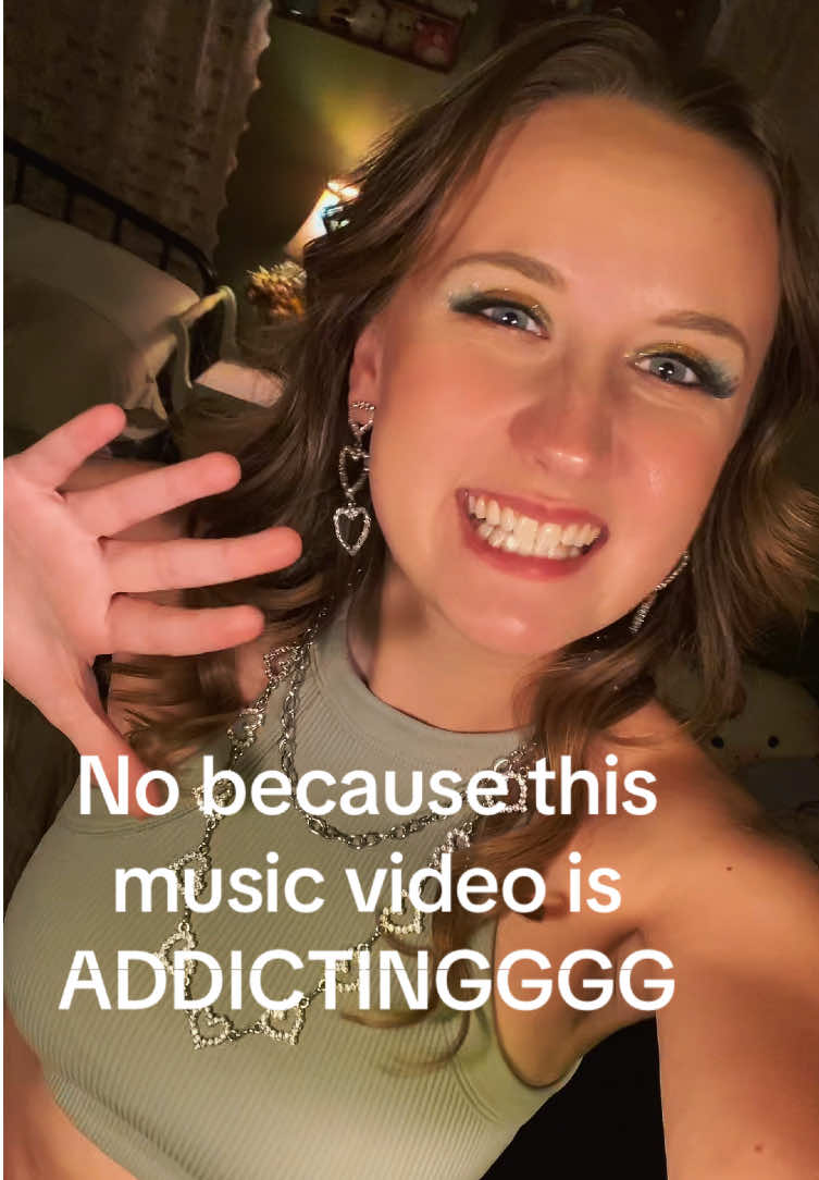 She looks so goooood 🔥 #taylorswift #tloasg #thefateofopheila #swiftietiktok #showgirl 