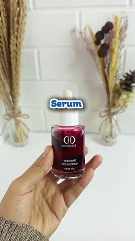 Kalau lagi liat kaca terus ngerasa wajah kusam tuh bikin mood drop banget ya. Makanya aku pake serum ini, karena kandungannya udah lengkap: bisa eksfoliasi lembut, bantu samain warna kulit, sampai bikin kulit keliatan lebih sehat #eksfoliasi #peeling #serum 