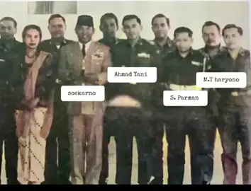 potret presiden soekarno, nasution, soeharto, sekaligus bersama potret para pahlawan Revolusi yang gugur pada peristiwa G30SPKI; ahmad yani,soeprapto, d.i.panjaitan, S. parman, M.T.haryono, sutoyo siswomiharjo, dan pierre tendean.  #soekarno  #nasution  #soeharto  #soeprapto  #ahmadyani 