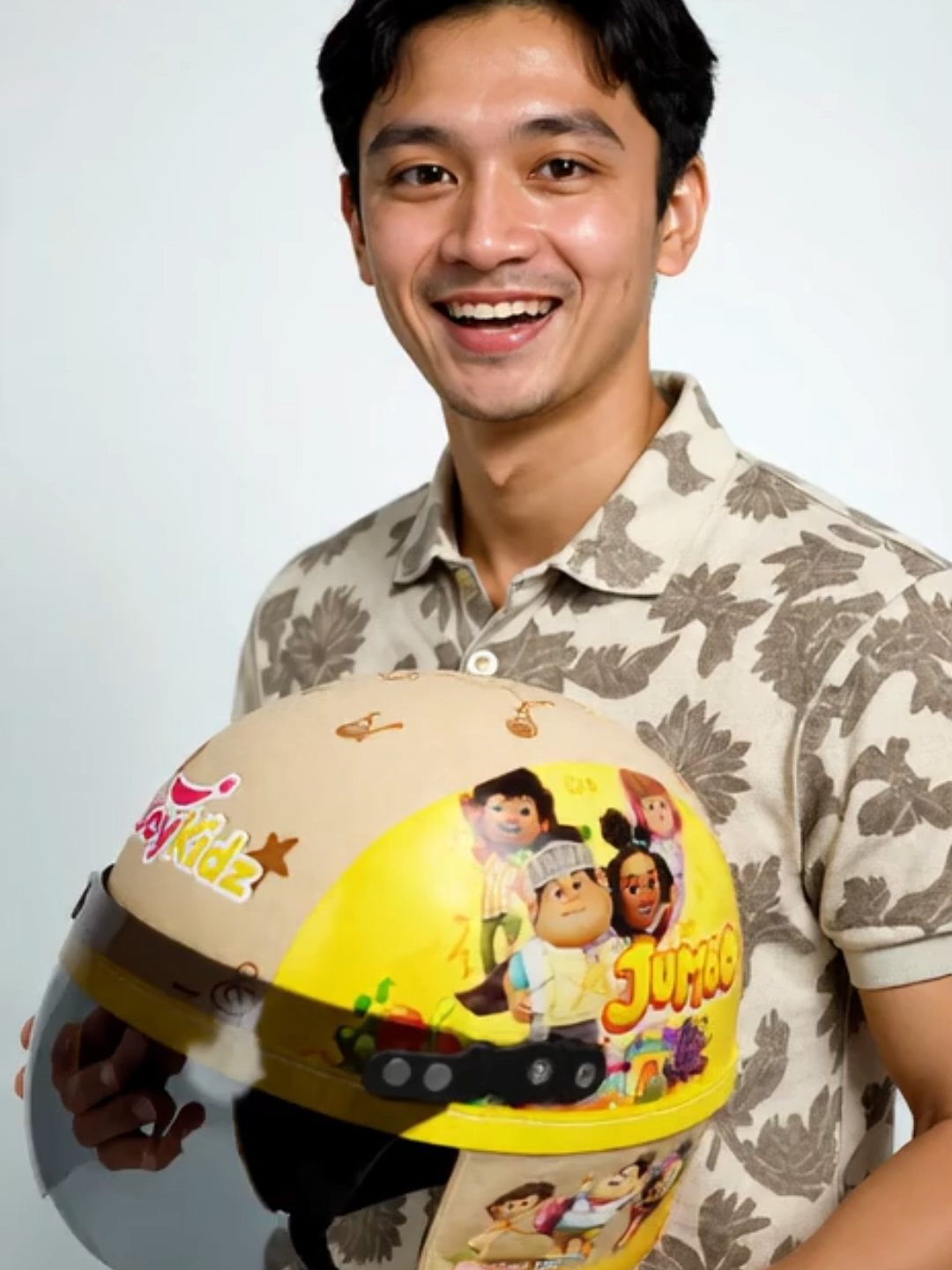 Helm Jumbo: kepala aman, gaya anak auto bikin orang pengen senyum tiap liat #helmet #helmanak #helmanakretro #helmanakkarakter #joykidz #joykidzhelmet #joyfulriding