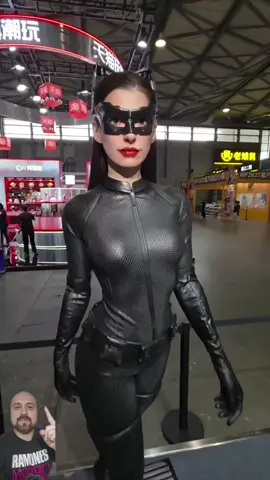 Queen studios CATWOMAN Anne Hathaway @vviptoys_collectibles_store #catwoman #annehathaway #batman #hyperrealism #dccomics 