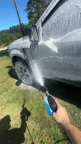 So satisfying 🤌🏼 #satisfying #clean #truck #coyote #f150 