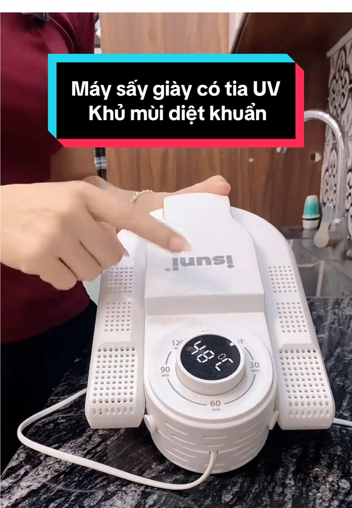 Máy sấy giày có tia UV khử mùi diệt khuẩn #giadung #giadungtienich #maysaygiay #viral 