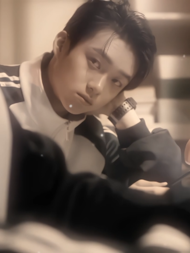 : “Chẳng ai ngờ, người từng lướt qua đời nhau nay lại trở thành tất cả.” #staywithme #哥哥你别跑 #xubinzhangjiongmin #tutantruongquynhman #anhoidungchay 