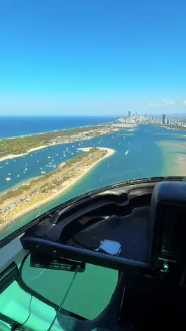 Flying above the ocean feels like touching freedom. What a ride! 🚁🌊  #seaworld #helicopterride #unforgettable #goldcoast 