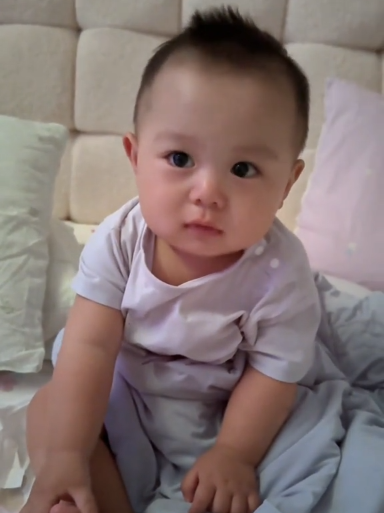 gương mặt ngái ngủ cưng quá đi #embevit #babytiktok #chenchen #bonkhongrang