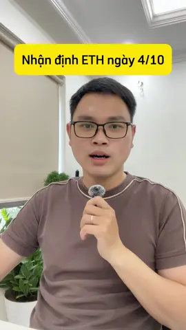 1. Mô hình kỹ thuật Trên khung 4H, ETH đang hình thành mô hình vai–đầu–vai (Left Shoulder – Head – Right Shoulder). Đây là mô hình đảo chiều từ tăng sang giảm. Vùng hỗ trợ quan trọng hiện tại nằm quanh 4430 (biên dưới của khung giá), nếu thủng sẽ xác nhận mô hình và có thể bước vào giai đoạn điều chỉnh. 2. Chỉ báo & khối lượng MACD: Đường MACD đang có dấu hiệu cắt xuống Signal → tín hiệu giảm ngắn hạn. Volume: Xuất hiện nến khối lượng lớn ở vùng đỉnh → dấu hiệu có thể là chốt lời của phe mua (Long). Giá hiện tại vẫn nằm trên MA20 nhưng sát với vùng MA hỗ trợ. 3. Chiến lược giao dịch (theo note trên chart) Ngắn hạn (cuối tuần): Giá có thể phân phối quanh biên độ trên 4550 và dưới 4430 → biên dao động sideway để test cung cầu. Trường hợp thủng 4430: Mô hình vai–đầu–vai được xác nhận → ETH có thể điều chỉnh về khu vực 4300 – 4200. Long dài hạn: Nên chờ điều chỉnh khung 4H ổn định (có thể hết tuần) rồi mới vào thêm lệnh Long. Short ngắn hạn: Có thể xem xét short ở vùng đỉnh với vol nhỏ khung 4H → kỳ vọng điều chỉnh về 4k3. 👉 Tóm lại: Ngắn hạn: ETH có dấu hiệu phân phối, rủi ro điều chỉnh cao. Trung hạn: Chờ phản ứng ở vùng 4430, nếu giữ vững thì tiếp tục xu hướng tăng, nếu thủng sẽ có nhịp giảm về 4300–4200. Chiến lược hợp lý: Tránh FOMO Long ngay đỉnh, kiên nhẫn chờ nhịp điều chỉnh rõ ràng. #crypto #bitcoin #trading #blockchain #BTC #tradingtips #trading #tradecoin #eth #CapCut 