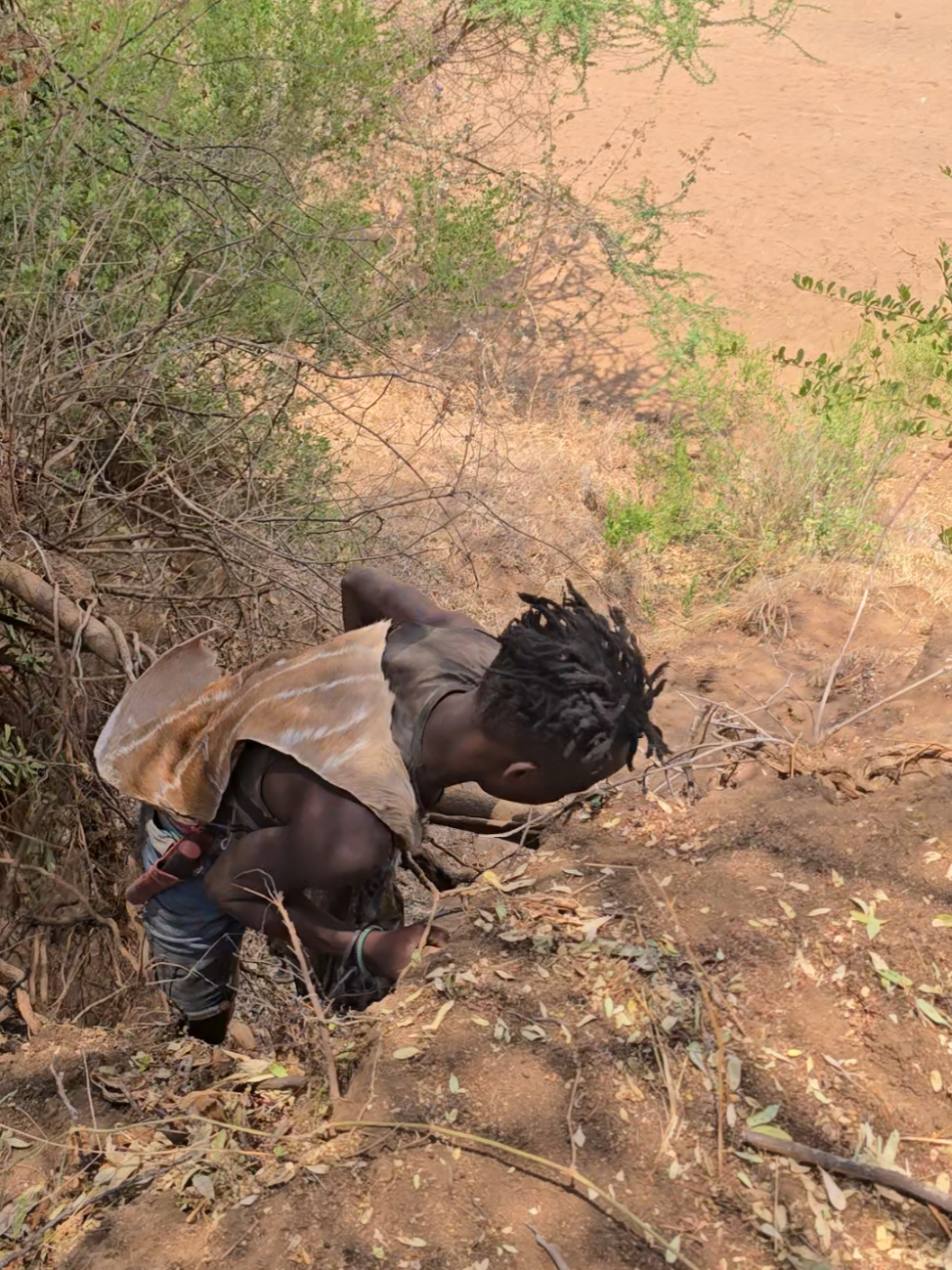 wow ✨️ different  way 👌 #dudukwe #chaaba #hadzabetribe #foryou #viralvideo 