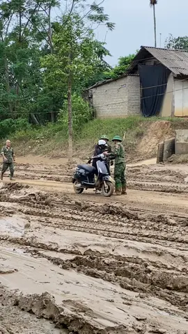 Đường trơn, nhớ đi cẩn thận, kẻo ngã…🥰#xuhuong 