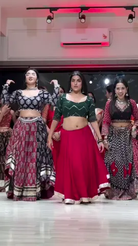 Dola re dola 3 dance 1 video #viral #trendingsound #dancee #viralvideos #foryoupage 