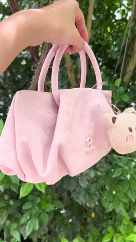 Túi kèm charm xinh xắn. #xuhuongtiktok #tuxach #viral #xh #tuixach 